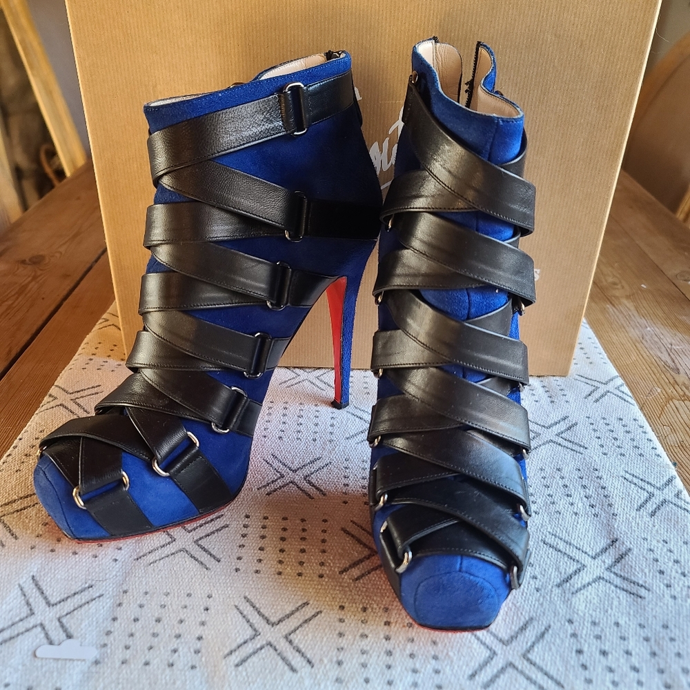 Christian Louboutin Nitoinimoi Booties 40.5